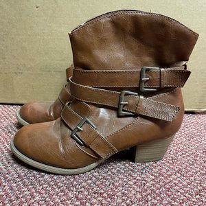 Mudd faux leather brown ankle boots size 8